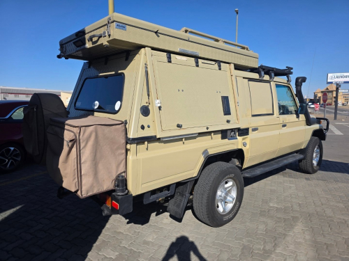 Toyota LANDCRUISER 4.5 EFI M/T 4X4 P/U D/C CAMPER in Namibia