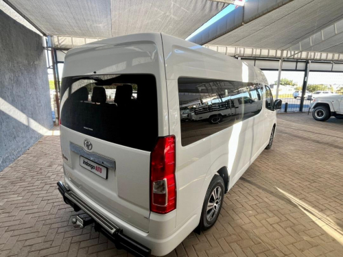 Toyota Quantum 2.8 Gl Slwb 14 Seat in Namibia