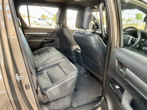 Toyota Hilux 2.8 Legend 55 4x4 DC A/T in Namibia