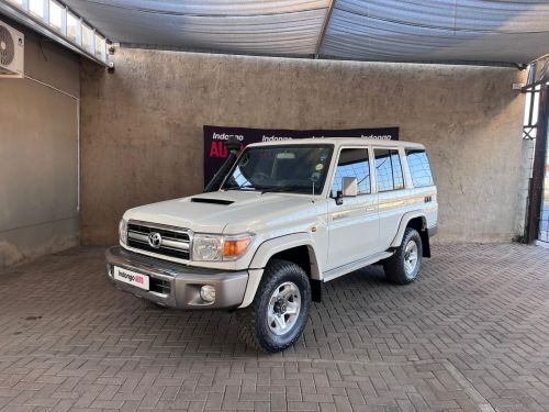 Toyota Land Cruiser Station Wagon 4.5 V8 in Namibia