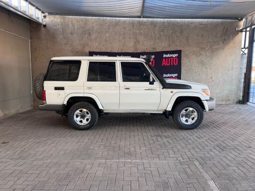 Toyota Land Cruiser Station Wagon 4.5 V8 in Namibia