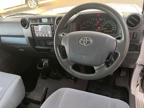 Toyota Land Cruiser Station Wagon 4.5 V8 in Namibia