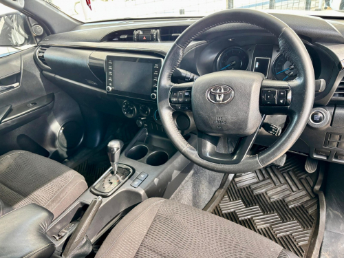 Toyota Hilux 2.8 XC RB Auto in Namibia