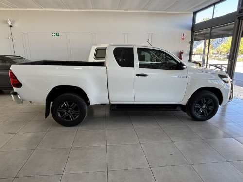 Toyota Toyota Hilux Ex/cab 2.4 A/t 2x4 in Namibia
