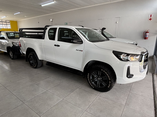 Used Toyota Hilux Ex/cab 2.4 Raider M/t for sale in Gobabis