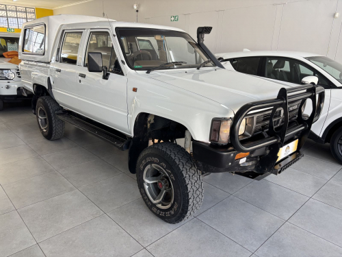 Toyota Hilux 2.2 4y D/cab 4x4 M/t in Namibia