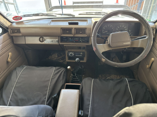 Toyota Hilux 2.2 4y D/cab 4x4 M/t in Namibia
