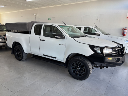 Toyota Hilux 2.4 Ex/cab 2x4 M/t in Namibia