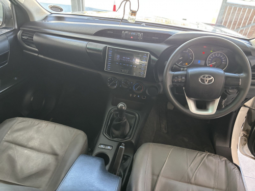 Toyota Hilux 2.4 Ex/cab 2x4 M/t in Namibia
