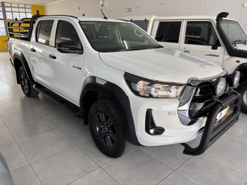 Pre-owned Toyota Hilux 2.4 D/cab 4x4 A/t for sale in 