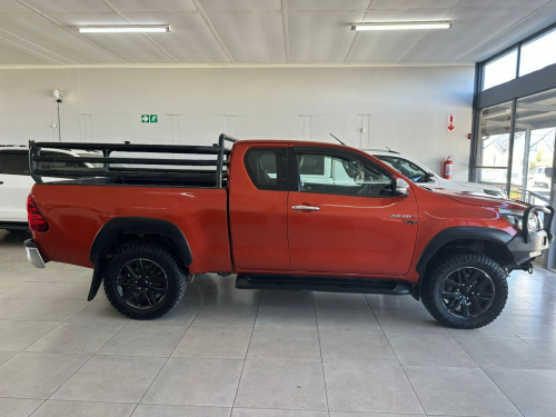Toyota Raider Ex/cab 4x4 A/t 2.8 in Namibia