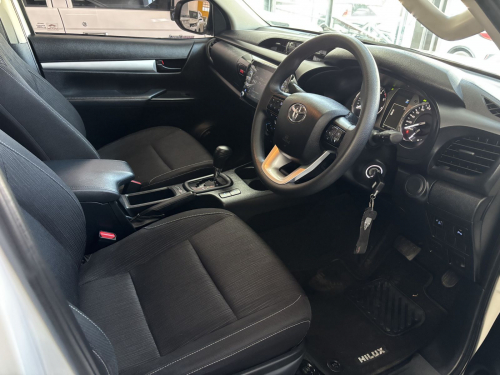 Toyota Hilux 2.4 D/cab 4x4 A/t Raider X in Namibia