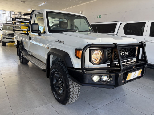 Toyota Land Cruiser S/cab 4.0 V6 M/t in Namibia