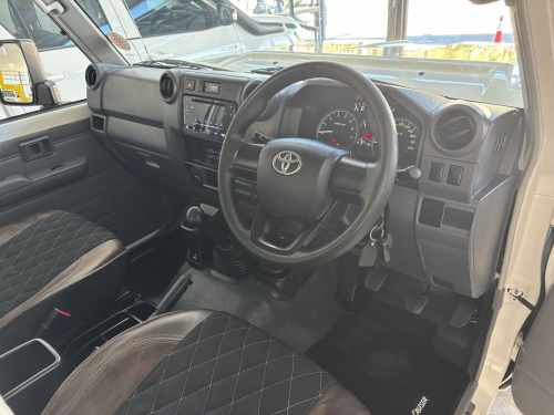 Toyota Land Cruiser S/cab 4.0 V6 M/t in Namibia