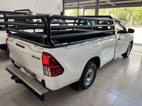 Toyota Hilux 2.4 s/cab 2x4 m/t in Namibia