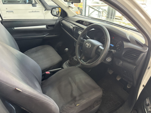 Toyota Hilux 2.4 s/cab 2x4 m/t in Namibia