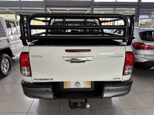 Toyota Hilux D/cab Raider X 2.4 4x4 A/t in Namibia