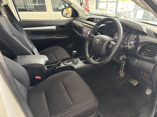 Toyota Hilux D/cab Raider X 2.4 4x4 A/t in Namibia