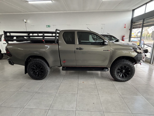 Toyota Hilux 2.4 Ex/cab 2x4 M/t in Namibia