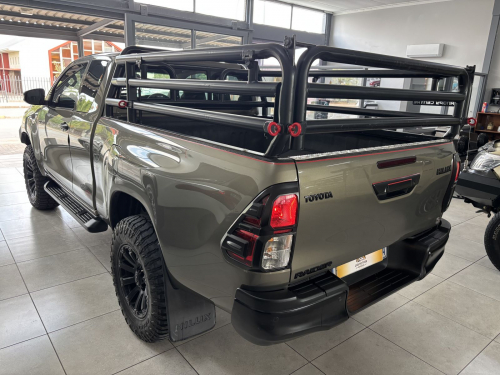 Toyota Hilux 2.4 Ex/cab 2x4 M/t in Namibia