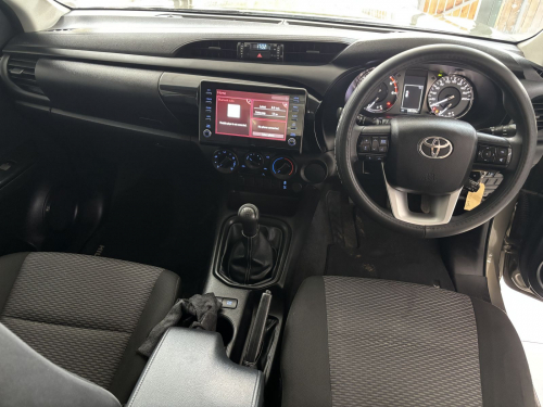 Toyota Hilux 2.4 Ex/cab 2x4 M/t in Namibia