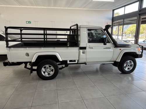 Toyota Land cruiser S/cab V8 diesel in Namibia