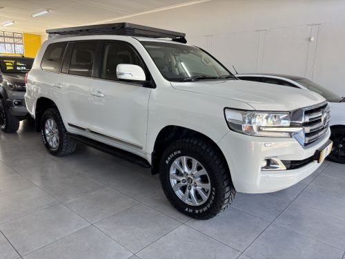 Used Toyota Land Cruiser VX R 200 4.5 V8 for sale in Gobabis