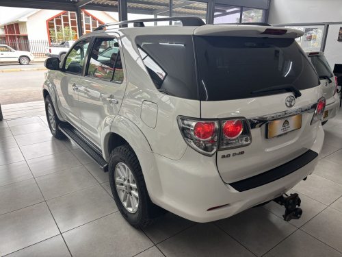 Toyota Fortuner D4d 3.0 A/t 2x4 in Namibia