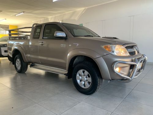 Toyota HILUX EX/CAB 4X4 D4D VIGO M/T in Namibia