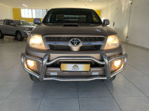 Toyota HILUX EX/CAB 4X4 D4D VIGO M/T in Namibia