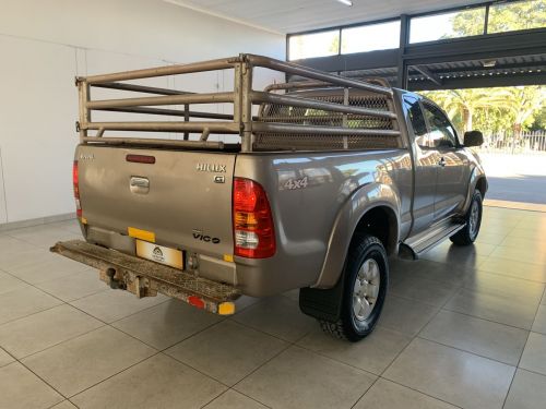 Toyota HILUX EX/CAB 4X4 D4D VIGO M/T in Namibia