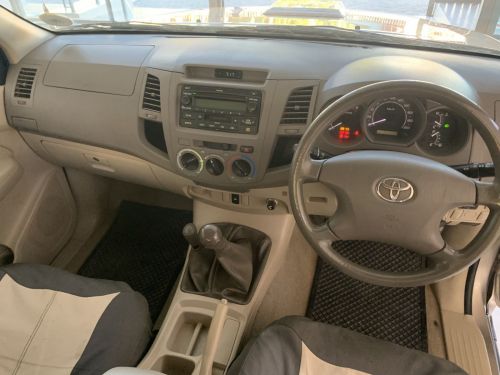 Toyota HILUX EX/CAB 4X4 D4D VIGO M/T in Namibia