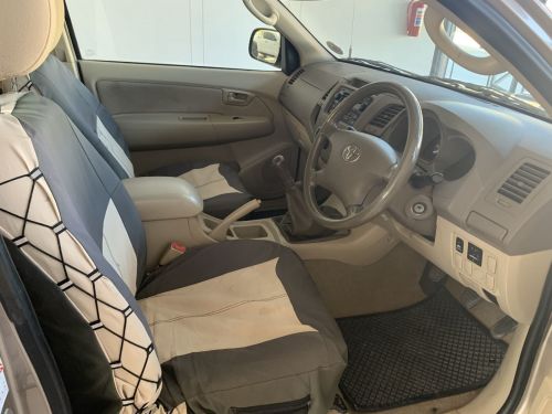 Toyota HILUX EX/CAB 4X4 D4D VIGO M/T in Namibia
