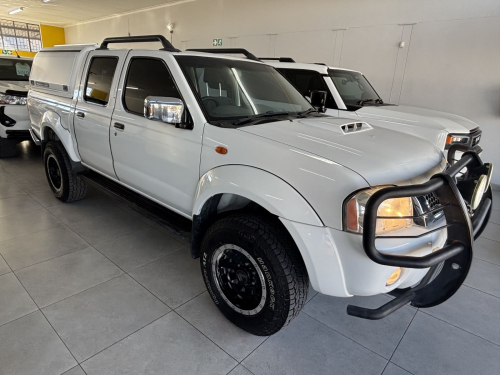 Nissan Np 300 D/cab 2.5 diesel 4x4 M/t in Namibia