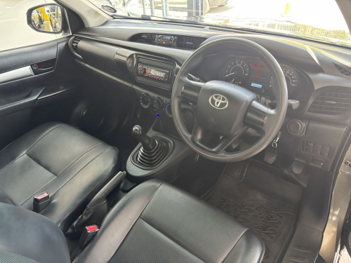 Toyota Hilux 2.0 VVTI 2x4 S/cab in Namibia