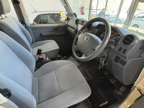 Toyota Land Cruiser D/cab 4.0 V6 M/t in Namibia