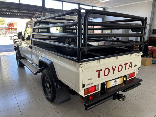 Toyota Land Cruiser S/cab 4.0 V6 M/t in Namibia