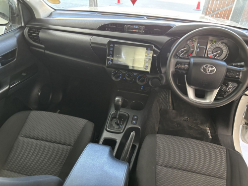 Toyota Hilux Ex/cab 2.4 A/t 2x4 in Namibia