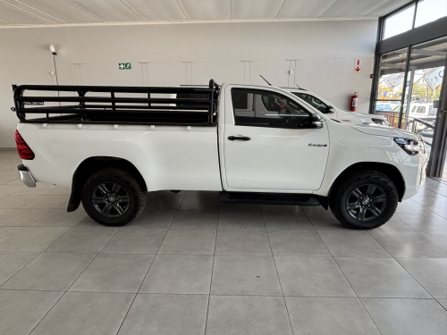 Toyota Hilux 2.4 S/cab 4x4 M/t in Namibia
