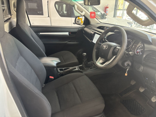 Toyota Hilux 2.4 S/cab 4x4 M/t in Namibia