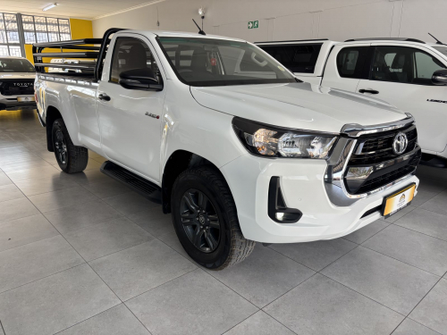 Pre-owned Toyota Hilux 2.4 S/cab 4x4 M/t for sale in 