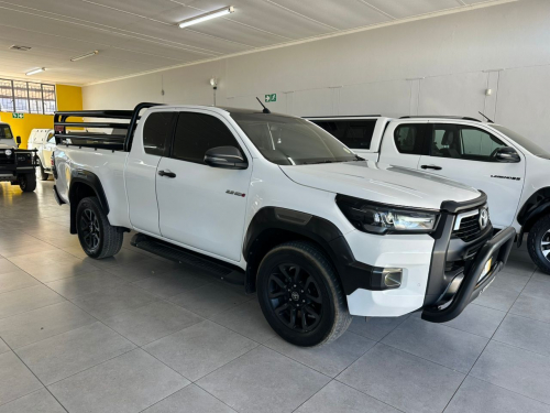 Toyota Hilux Legend 2.8 Ex/cab 2x4 M/t in Namibia
