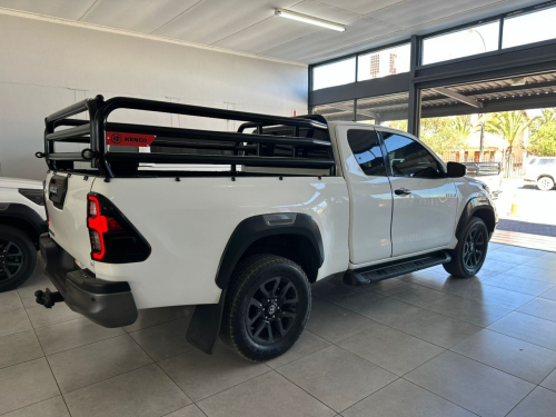 Toyota Hilux Legend 2.8 Ex/cab 2x4 M/t in Namibia
