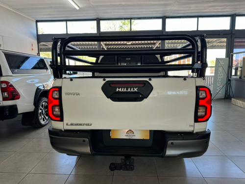 Toyota Hilux Legend 2.8 Ex/cab 2x4 M/t in Namibia