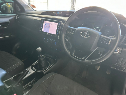 Toyota Hilux Legend 2.8 Ex/cab 2x4 M/t in Namibia