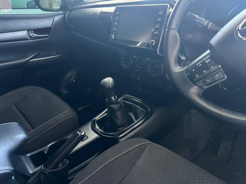 Toyota Hilux Legend 2.8 Ex/cab 2x4 M/t in Namibia