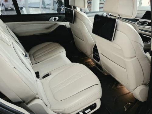 BMW X7 M50D in Namibia
