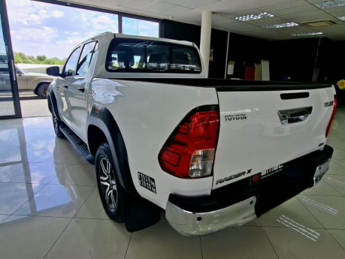 Toyota HIlux 2.4 GD-6 Raider X 4x4 AT in Namibia