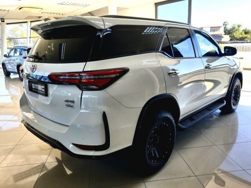 Toyota Fortuner 2.4 GD-6 4x4 AT in Namibia
