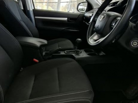 Toyota Hilux 2.4 GD-6 4x4 AT in Namibia